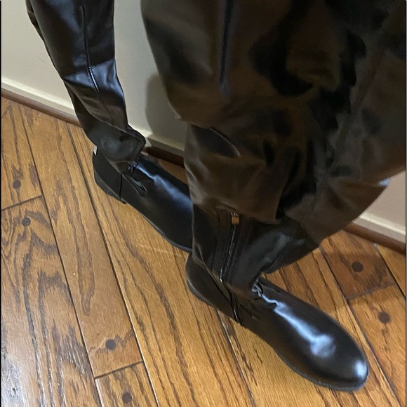 Thigh high stretchy boots - Picture 4 of 7